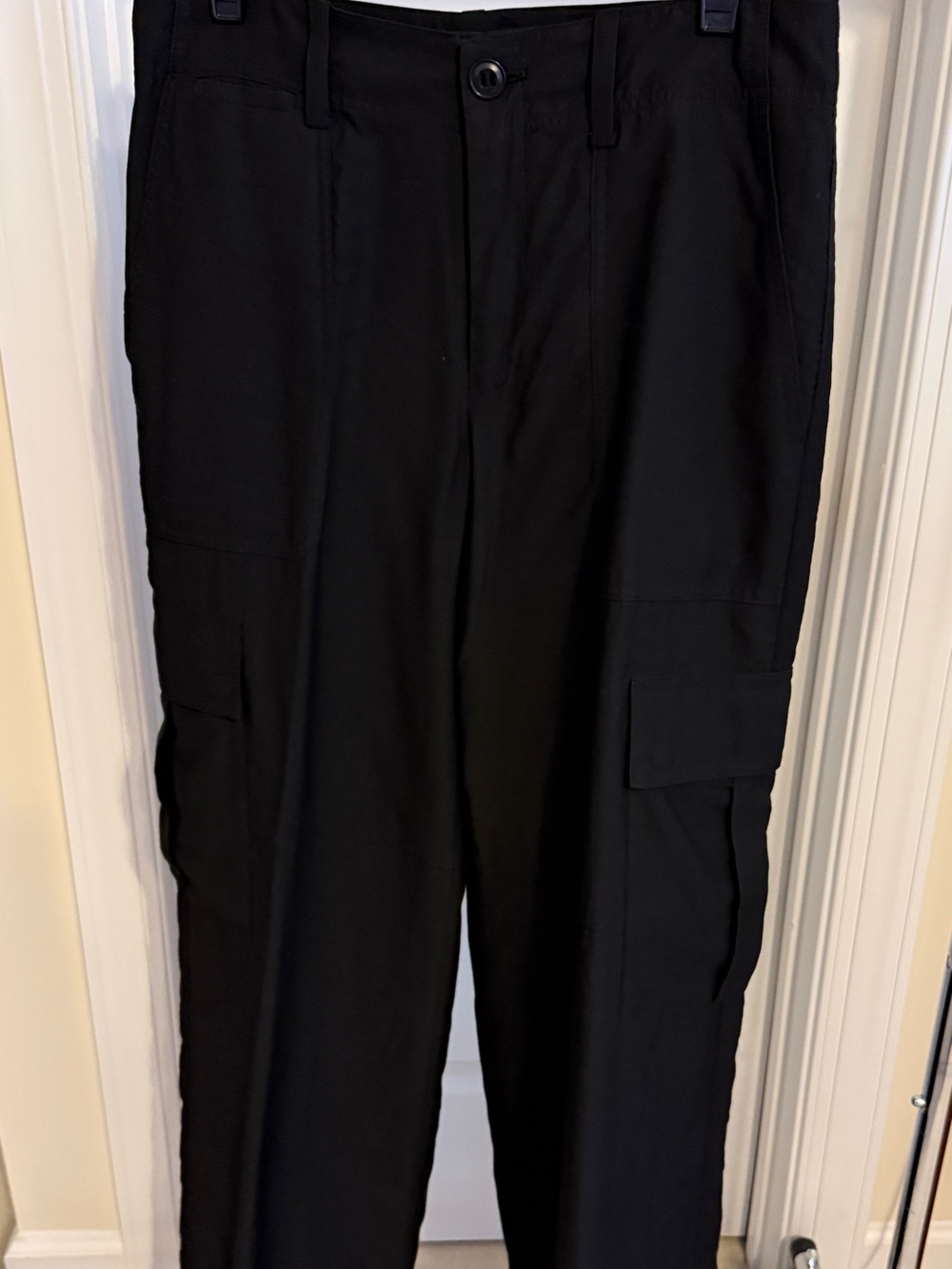Almost New Vince Woman’s Black Cargo Pants - Classic Utility Style